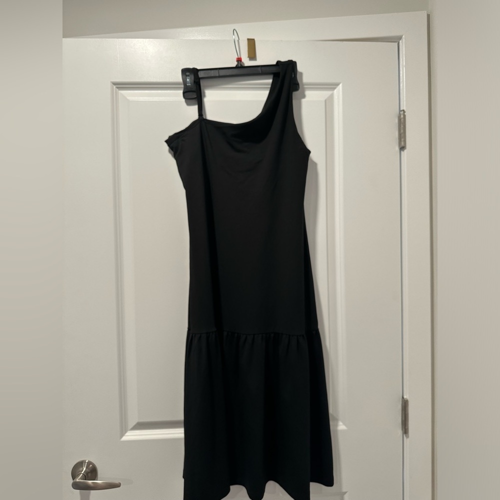 Perfect black dress for vacation